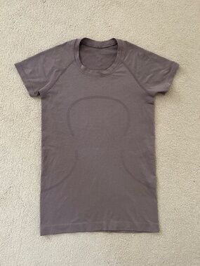 Lululemon size 6 swiftly